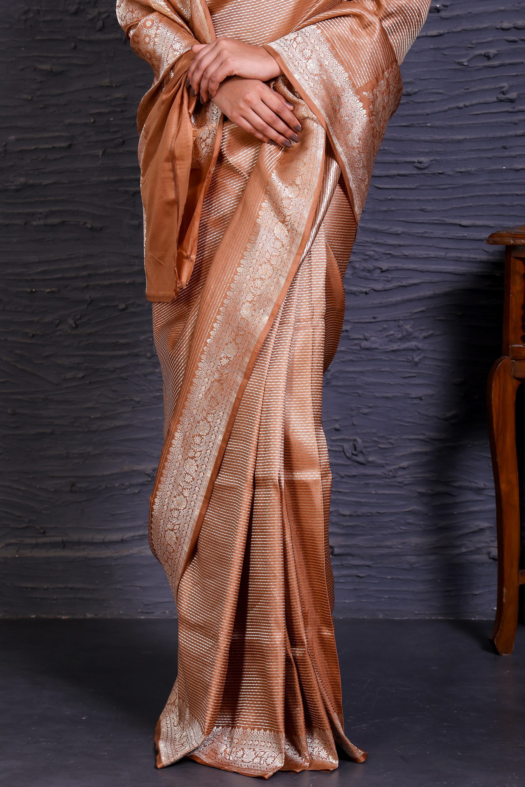 Flatwhite geometric zari pure silk banarasi - Image 4